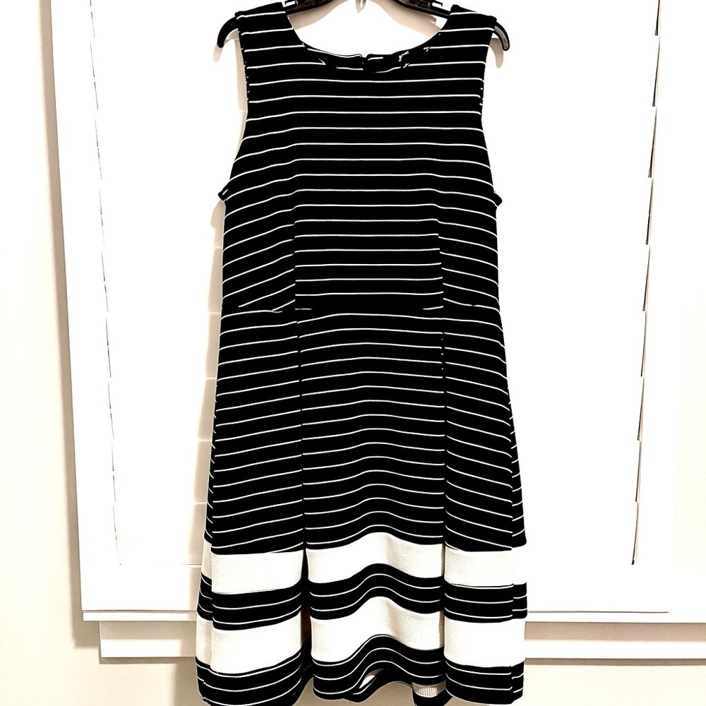 GNW Sleeveless Black/White Knee Length Dress size 16​